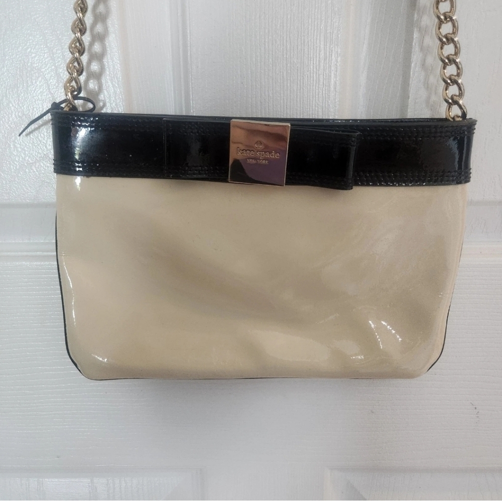 Kate Spade Patent Leather Montford Park Angelica Crossbody Bag Bow Black Cream - Picture 2 of 7